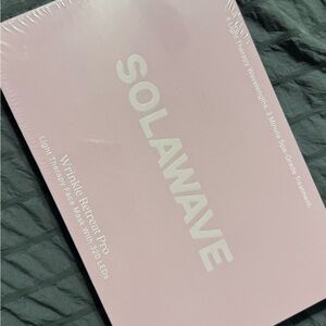 New in box SOLAWAVE Wrinkle Retreat Pro Light Therapy Face Mask - Pink
